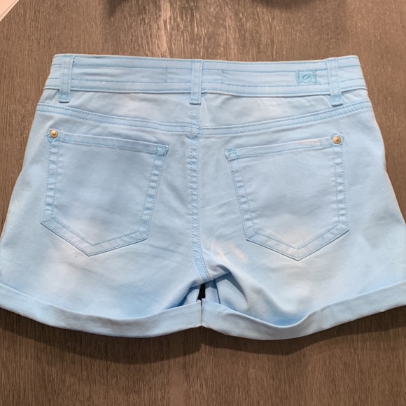 Lei Sky Blue Ashley Low-rise Midi Cuffed Shorts - Picture 2 of 10